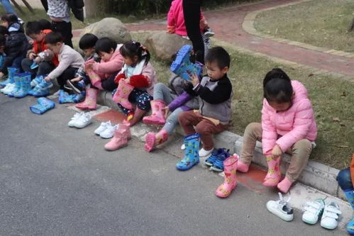 水趣无限，幼儿园水游戏的创意与实践