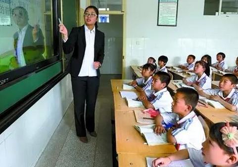 幼师转岗小学教师，可能性、挑战与职业发展路径