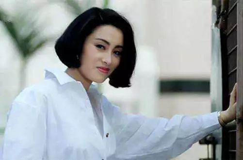 张敏：香港电影黄金时代的璀璨明珠，揭秘她的经典角色与演艺人生