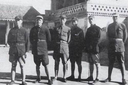 何健的革命与建设之路：从农村少年到新中国建设者的奋斗历程