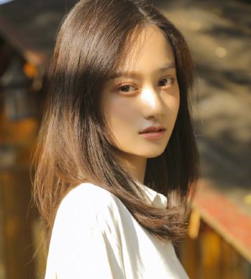 刘佳演艺生涯全解析：从《春逝》到《逆光》，揭秘她的经典角色与艺术突破