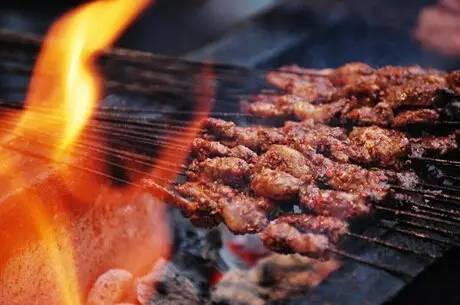 烧烤食材挑选与腌制全攻略：轻松搞定美味烧烤，告别选择困难