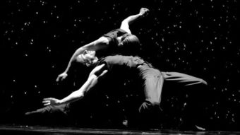 现代舞：从古典芭蕾解放的艺术革命，拥抱真实情感与自由表达