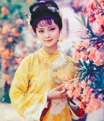 张莉的艺术人生：从薛宝钗到人生导师，揭秘她的表演哲学与成长故事