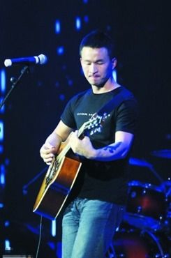 王旭：从草根歌手到音乐人的真实成长故事与代表作品解析