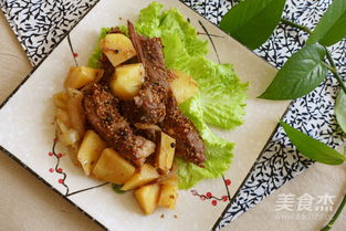 烤羊排的做法：从腌制到烤制，轻松掌握外焦里嫩的秘诀