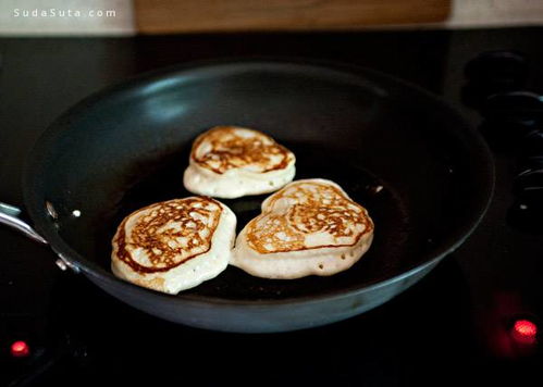 黄油是什么做的？揭秘黄油原料、制作与用途，让烹饪更轻松美味