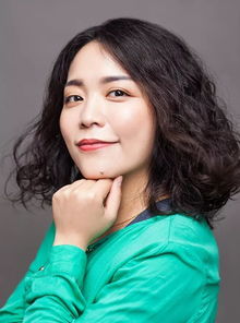 黄薇的成长故事与创作之路：从普通编辑到创意总监的蜕变历程