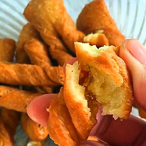 正宗香酥麻花的做法和配方：在家轻松做出童年美味，酥脆香甜停不下来