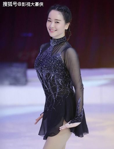 张曦文从花样滑冰到演员的华丽转型之路，揭秘她如何用自律与坚韧成就精彩演艺生涯
