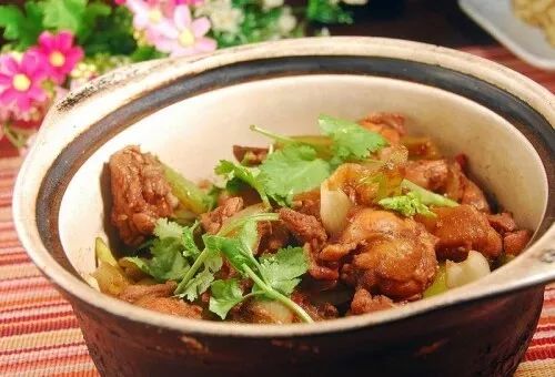 鸡公煲的做法：在家轻松复刻餐厅级美味，香辣鲜嫩一锅搞定