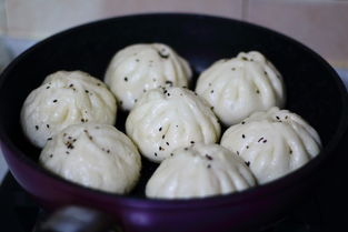 生煎包制作全攻略：从起源到创新，轻松掌握金黄酥脆秘诀