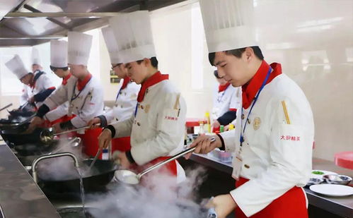厨师培训学校：从烹饪爱好者到专业厨师的快捷通道，开启高薪职业之路