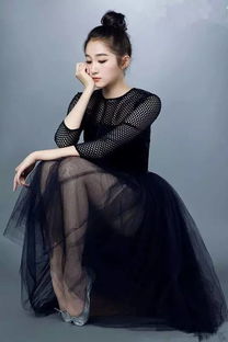 周泓从模特到演员的蜕变之路：揭秘她如何克服转型挑战，实现演技飞跃