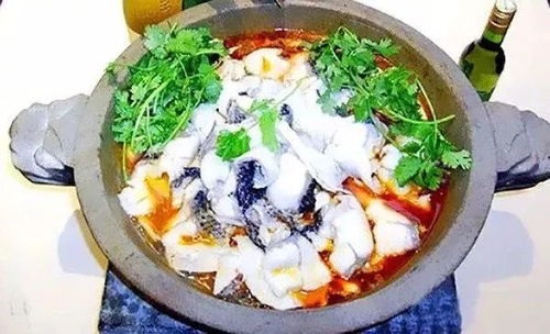 石锅鱼：从云南到全国，揭秘这道让人欲罢不能的美食制作与营养奥秘
