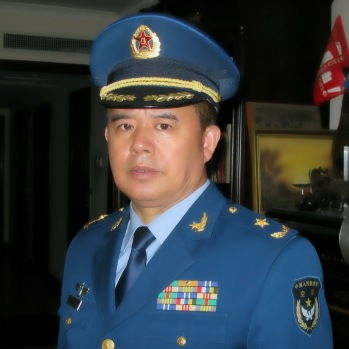 杜文龙军事评论解析：从早年经历到国防战略的深度解读