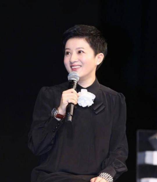 金铭简历及个人资料简介：从童星到北大才女的完美蜕变，揭秘她如何平衡事业与学业