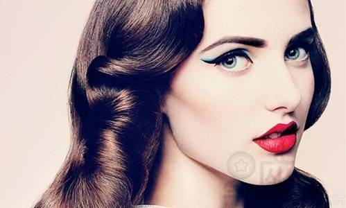 艾尼斯美妆培训：从零基础到行业精英的蜕变之路，轻松掌握专业化妆技巧