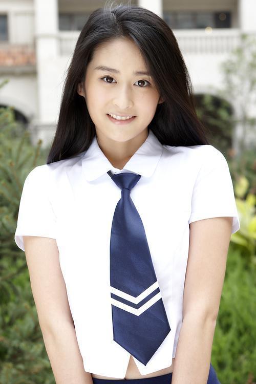 李姝演艺生涯全解析：从青涩到成熟，揭秘她的成长之路与代表作