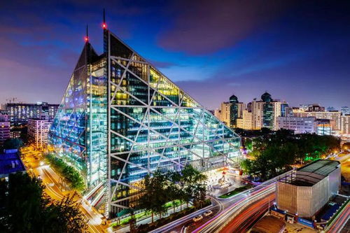 北京芳草地购物中心：艺术与商业完美融合的沉浸式体验指南