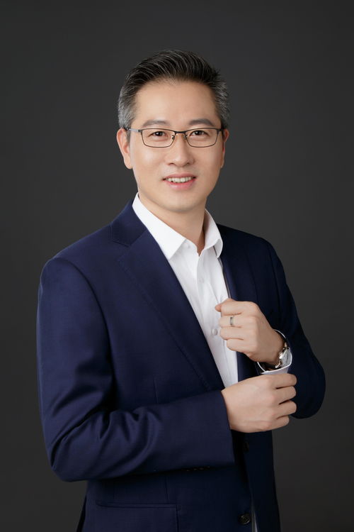 黄浩：从普通家庭到行业翘楚的成长密码，揭秘成功背后的选择与坚持