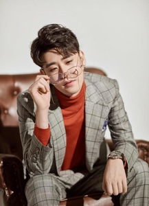 张云的艺术人生：从传统水墨到现代创新的完整历程与成就