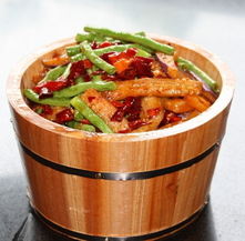 木桶饭的起源、营养与制作全攻略：轻松学会健康美味的传统美食