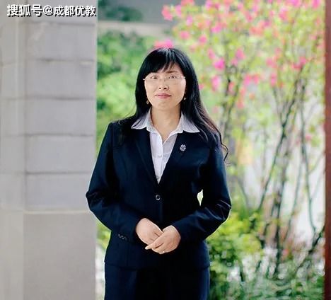 林琳的职业成长故事：从项目助理到创意总监的成功之路