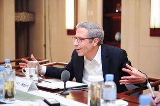 彭伟作品解析：如何用文学理论解决当代人的精神困境