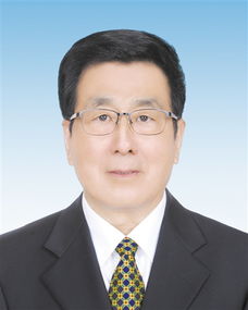 许明：从设计助理到行业大师的成长之路，揭秘如何用扎实功底与创新精神成就卓越设计