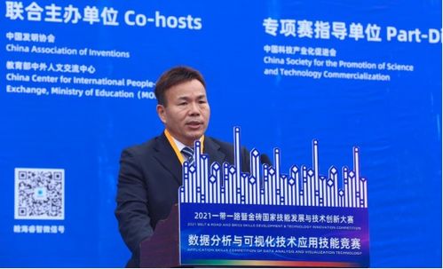 何敏的职业成长与行业影响力：从技术专家到创新领袖的成功之路