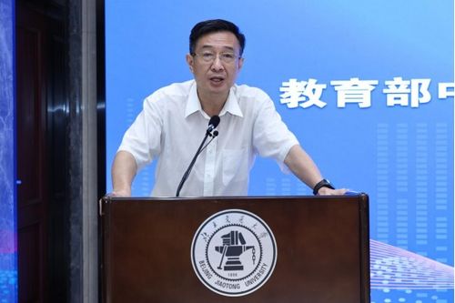 于涛：从设计助理到国际大奖得主，揭秘成功背后的执着与人文科技设计哲学