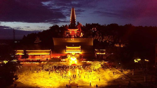 月亮宫：走进银白梦境，探索建筑与月相融合的奇妙体验