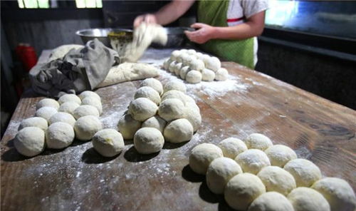 缸炉烧饼：传承百年的北方老味道，轻松学会制作与品尝技巧