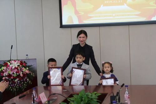 李小雨的创作历程与作品解析：从高中随笔到跨界合作的成长之路