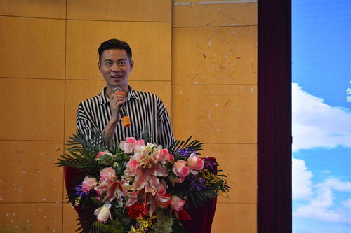 李小雨的创作历程与作品解析：从高中随笔到跨界合作的成长之路