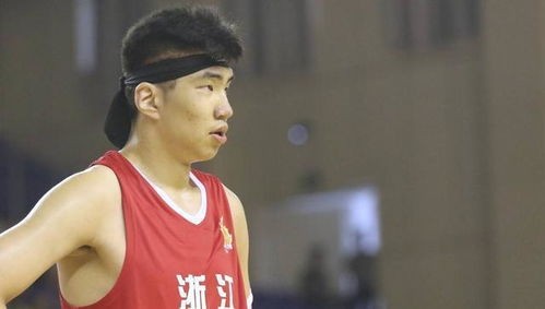 张松涛CBA职业生涯全解析：从青涩新秀到内线支柱的成长之路