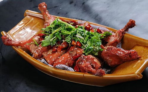 香酥鸭家常做法与经营秘诀：外酥里嫩轻松上手，开店赚钱不再难