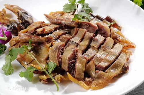 正宗无为板鸭制作工艺全解析：从选料到熏制的完整指南，轻松在家享受传统美味