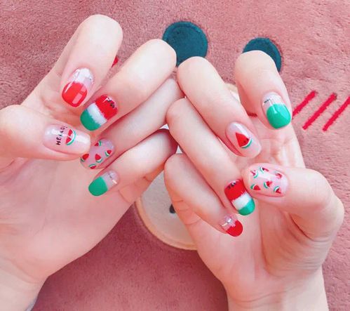 2024美甲图案流行趋势与短指甲设计技巧，解决你的美甲烦恼