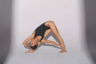 理疗瑜伽：告别疼痛，轻松找回身体平衡的温和修复术