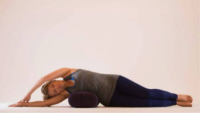 理疗瑜伽：告别疼痛，轻松找回身体平衡的温和修复术