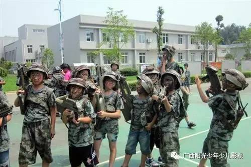 少年军校：揭秘军事化教育如何培养孩子自律与团队精神，轻松解决家长择校困惑
