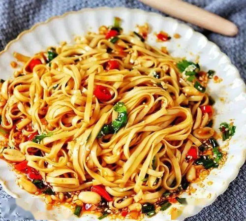 凉面的做法及调料配方怎么做？夏日清爽Q弹凉面制作全攻略，简单易学不粘腻