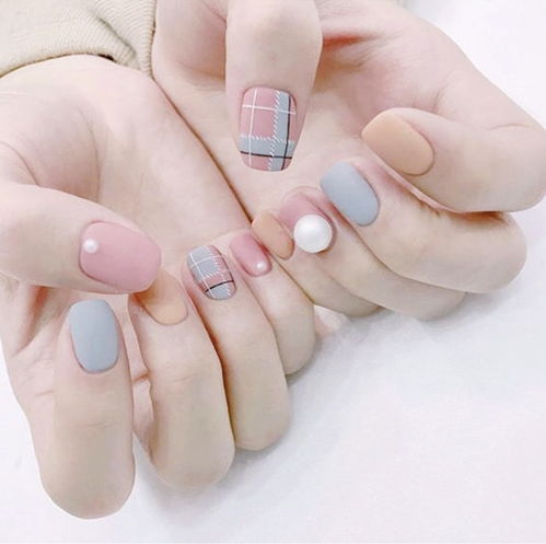 学美甲全攻略：从入门到精通，轻松掌握指尖艺术，开启高薪自由职业之路