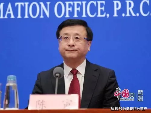 周立：从文化记者到文学大师的成长之路，揭秘其独特创作风格与深远影响