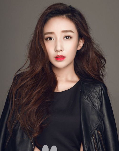 刘晶晶：从设计师到艺术家的成长之路，揭秘她的创作秘诀与未来规划