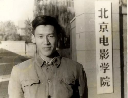 李亚林：从演员到导演的华丽转身，探索中国电影艺术的光影人生