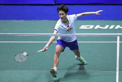 羽毛球教程：从基础到进阶，轻松掌握握拍、步法与战术技巧