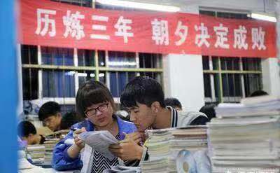 基础教育教师培训网：中小学教师在线学习平台，随时随地提升教学能力